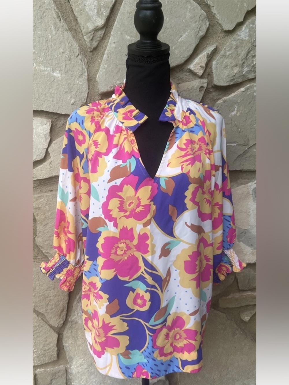 Liam & Co Tunic Top Medium Spring Floral Ruffled Neck 3/4 Slv Smocked Cuffs‎ EC